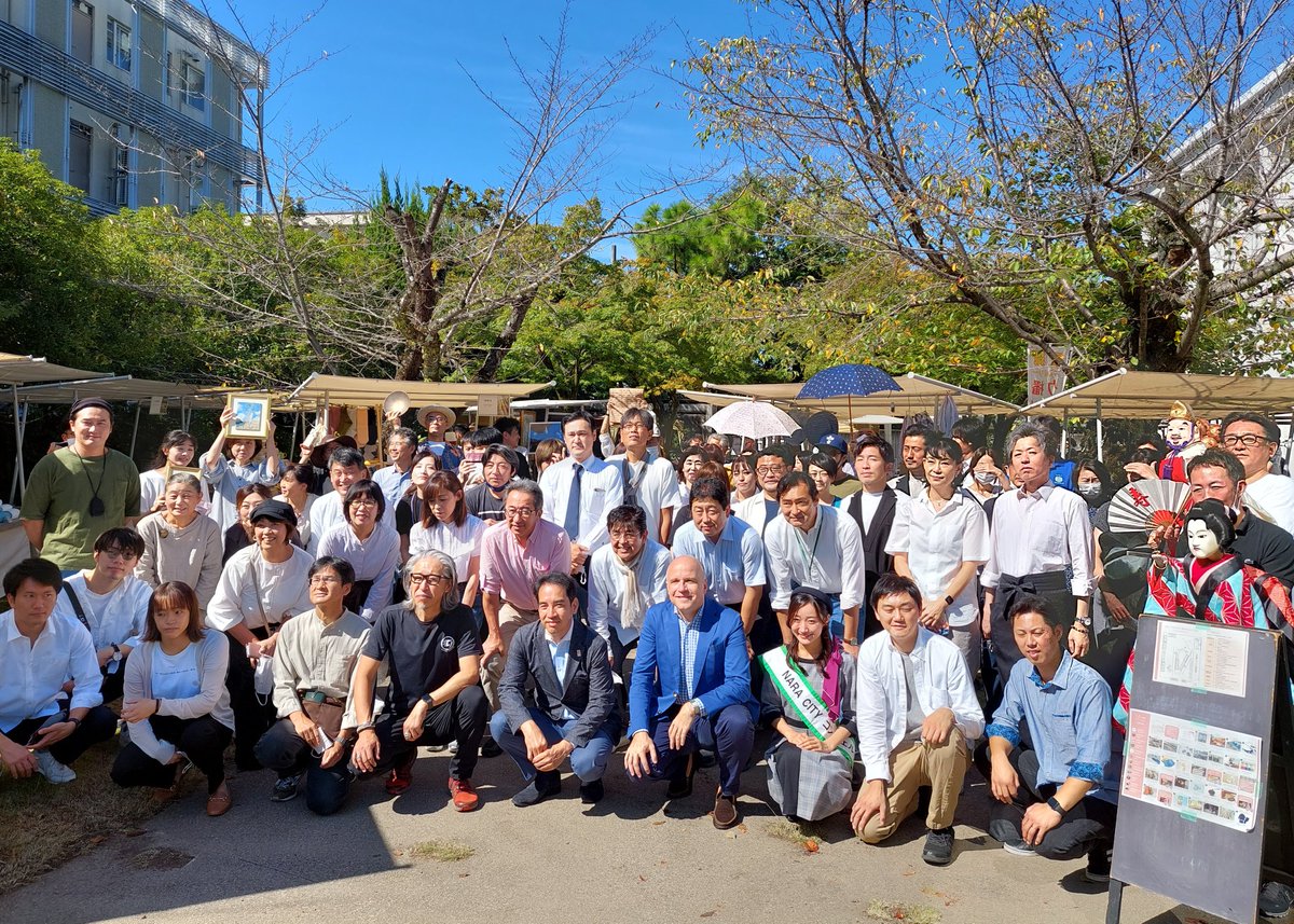 ConsulKyoto's tweet photo. Artisans, élus locaux, fédérations professionnelles : tout le Kansai se retrouvait aujourd'hui @IFJK_,par un temps superbe, au marché spécial "artisanat du Kansai". Côté français, le consulat général bien sûr mais aussi la #CCIFJ, le lycée @lfikyoto et @LCBJapan cc. @meti_Kansai https://t.co/ljSuZihAoZ