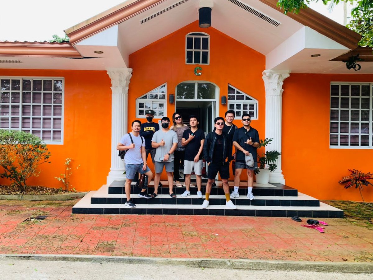 JNSBNDCO's tweet photo. Just a quick Escape in Tagaytay, Pagpag stress #FridayGroup ❤️ https://t.co/5CIFPgK75M