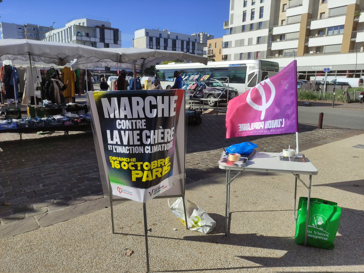 Fi915e1's tweet photo. Marche contre la vie chère du 16 octobre et pétition contre les superprofits: les militants de la #LFI  #NUPES se mobilisent aux #LesUlis 
#TaxonsLesSuperProfits
#Marche16Octobre https://t.co/3VfPU0EgWs