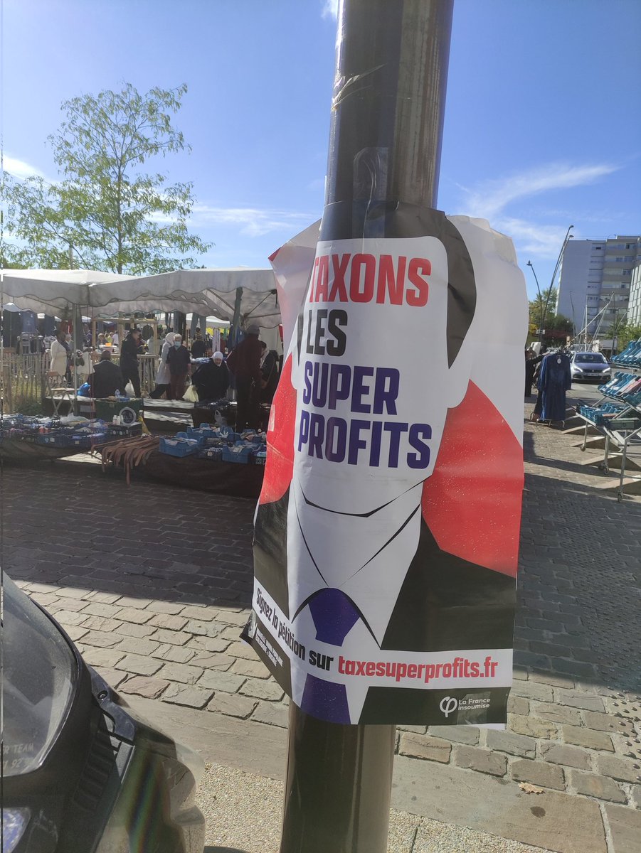 Fi915e1's tweet photo. Marche contre la vie chère du 16 octobre et pétition contre les superprofits: les militants de la #LFI  #NUPES se mobilisent aux #LesUlis 
#TaxonsLesSuperProfits
#Marche16Octobre https://t.co/3VfPU0EgWs