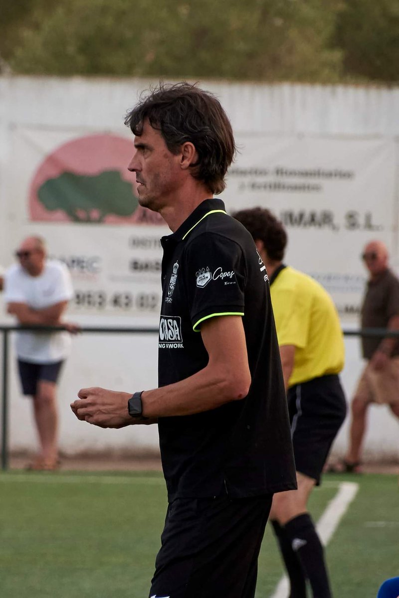 Tudela4PlaG's tweet photo. El @cd_vilches debuta en DH y vuelve al fútbol autonómico 13 campañas después. Mantiene la base del ascenso y ha fichado experiencia en categoría superior. El reto de @chicoperez04 es seguir siendo un equipo férreo atrás y efectivo en ataque. 

🔝 @diegoeljopi
🧙‍♂️ @CRISGARRIDO15 https://t.co/LnHLlHu4Tl