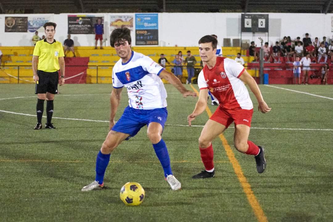 Tudela4PlaG's tweet photo. El @cd_vilches debuta en DH y vuelve al fútbol autonómico 13 campañas después. Mantiene la base del ascenso y ha fichado experiencia en categoría superior. El reto de @chicoperez04 es seguir siendo un equipo férreo atrás y efectivo en ataque. 

🔝 @diegoeljopi
🧙‍♂️ @CRISGARRIDO15 https://t.co/LnHLlHu4Tl