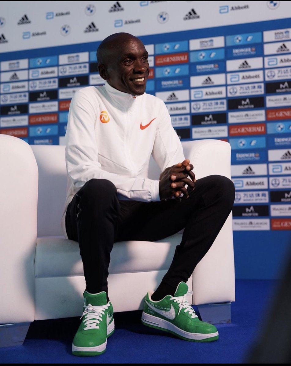 WillisRaburu's tweet photo. He has done it again! WORLD RECORD #berlinmarathon2022 congratulations @EliudKipchoge with each step you raise our country’s profile with every win you inspire a whole generation that no human is limited! You are a true LEGEND! https://t.co/gRthAvvp2F