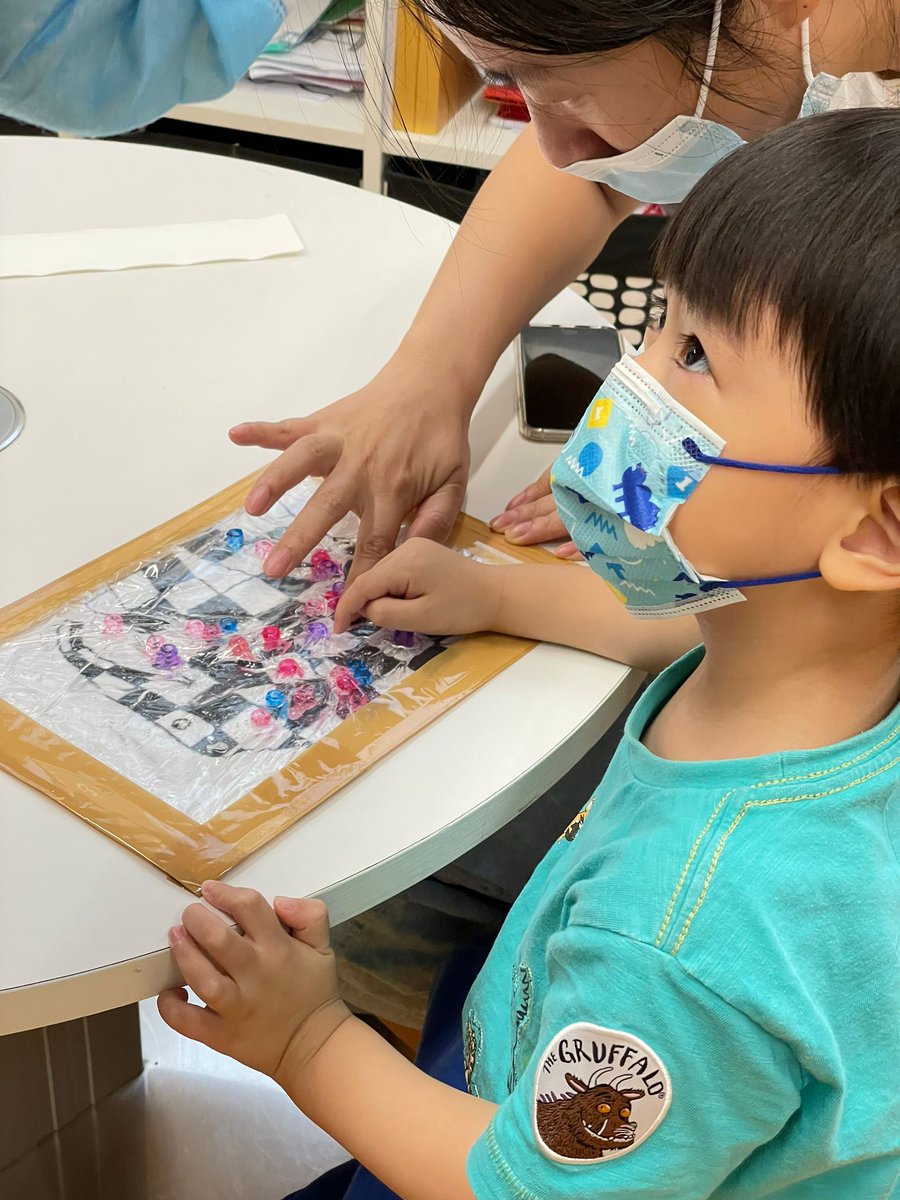 JalilaAzizi's tweet photo. La session se termine pour les toddlers @afhongkong . Nos aventures autour des 5 sens ont pris fin mais ce n'est que partie remise... #fleprecoce #learningfrench #toddlers #afhk https://t.co/XFtESvcedj