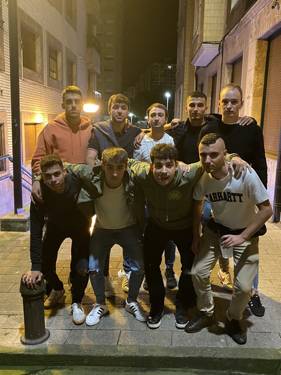 ipqlokal's tweet image. Buenas, ayer fuímos pocos, si, pero locos. Noche oscura, mucha gente haciendo el mal, a varios de los jugadores de ayer les saltó el chivato del coche informando del que el higado esta empezando a fallar.

Pasarán las putas semanas y seguireis viendonos las jodidas caras de sapo.