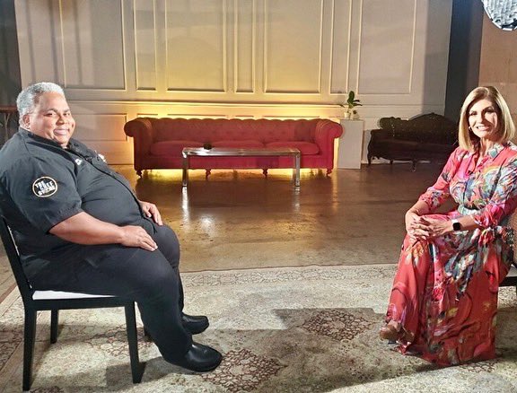 TereRodriguezTV's tweet photo. Esta mañana en @despiertamerica #endomingo les presentaré la conmovedora historia del Chef Iván Clemente - fundador del @ComedorKennedy en #PuertoRico y el #MiUnivisionario 2022.Gracias al equipo de producción de @univisionarios por todo! @ViviGMiami #MartinGuzman @JorgeSolino https://t.co/Jp7QvOEEBS