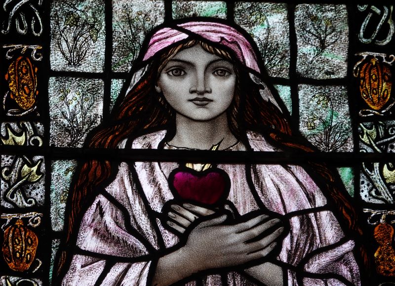 Bit of a fail as I'll have to wait a year to get another go at it, I didn't get a decent shot of the whole of the Louis Davis #WWI #warmemorial #StainedGlassSunday windows in Cheltenham College Chapel, so you'll have to content yourself with details! From the Pure in Heart window