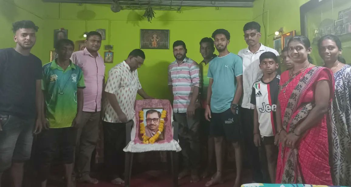 goa4bjp's tweet photo. Former MLA Shri @RajeshPatnekar along with the Karyakartas from Bicholim constituency paid tributes to Pt Deendayal Upadhyaya ji on his jayanti https://t.co/DINGW1ljjL