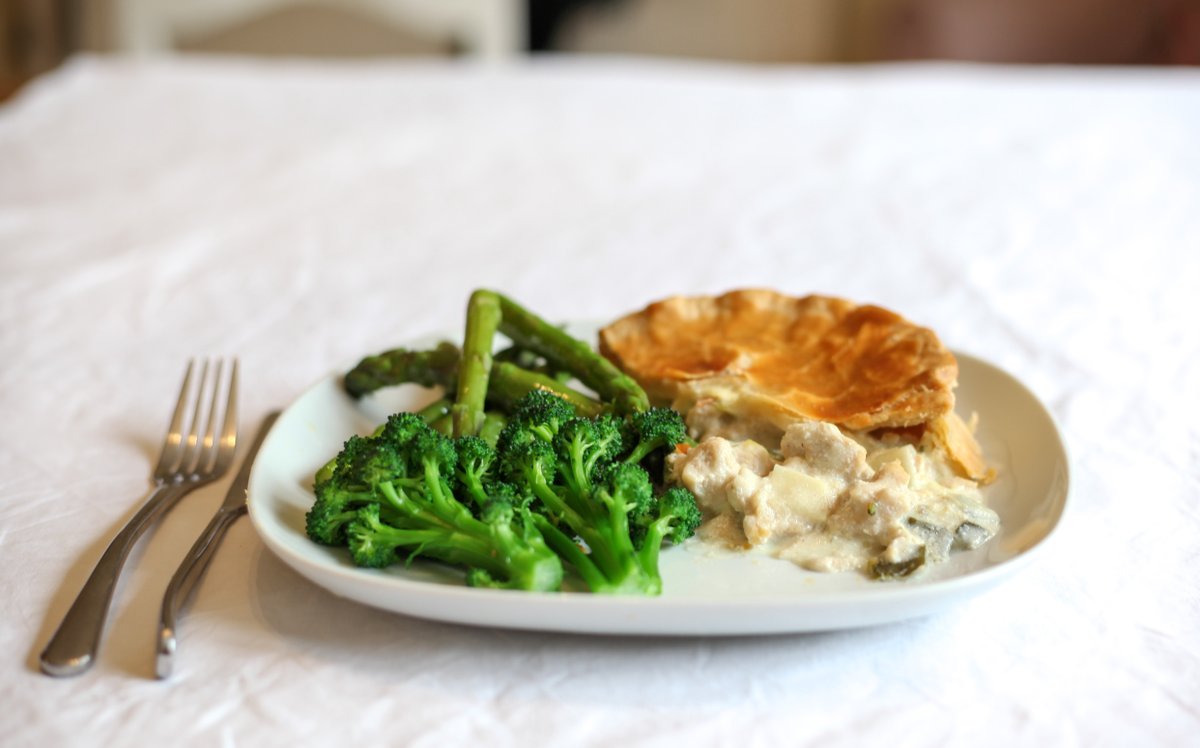 BrocklebysPies's tweet photo. Sunday lunchtime👌
#pielovers #lunchgoals #sundaylunch #lunchidea #handmadepies #awardwinningpies #sundayvibes #lunchtoday #cookfromfrozen #convenientfood #dinnertime #weekendfood https://t.co/naAfH5DX2a