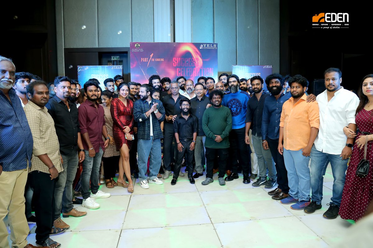 Edengroupstudio's tweet photo. #VendhuThanindhadhuKaadu success photos by #Edengroupofstudios 📸
@VelsFilmIntl @SilambarasanTR_ @SiddhiIdnani @arrahman @menongautham @IshariKGanesh @Siva_Kartikeyan #SilamabarasanTR #VTKSuccessMeet #Sivakarthikeyan 
@STRFans @Actor_SimbuFC https://t.co/Kqz4IvNy2c