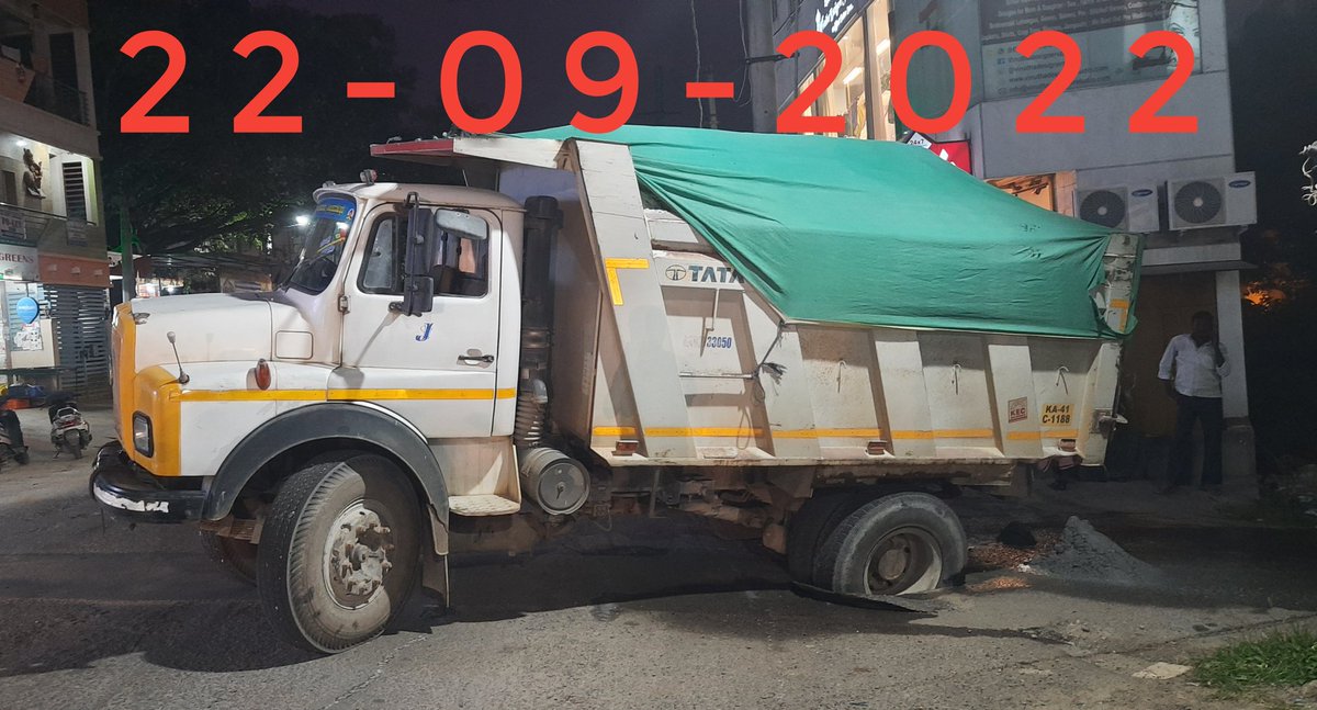 pavan2712's tweet photo. It's the third day and see the progress of work.. see how fast the repair work is going on.. nobody cares until election approaches.. 

@BBMPCOMM @CMofKarnataka @publictvnews @tv9kannada @AsianetNewsSN #elections #Bengaluru #kpwd #Karnataka #BBMP @BSBommai https://t.co/WRwqn7psGj