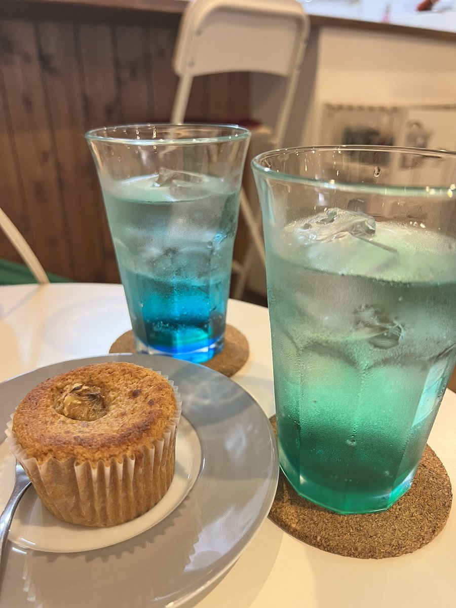 kuwana_satomi's tweet photo. #寺町通り商店街
#Mago7 のイタリアンソーダ
#にっかり青江単騎出陣 期間限定バージョン2色をご紹介💙💚
9/28〜30におもてなし。
綺麗やなぁ🥰
#桑名市 https://t.co/P5uF4x2IEg