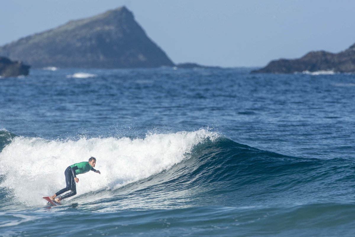 SurfingEngland's tweet photo. Sun, Surf and shredding. Day 2 of the @korevlager English Interlubs is GO!
Thanks to @korevlager @thewave @dryrobe @wildwestsnacks @DecathlonUK @candmclub @cuttysarkwhisky @surfdome @vospers @fistralbeach @fistralbeachsurfschool @thehangoutwatergatebay @eraadventures https://t.co/gbpHLAplkx