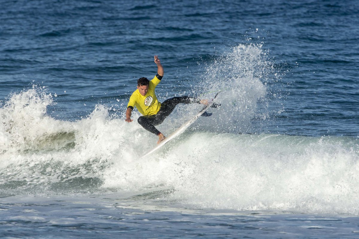 SurfingEngland's tweet photo. Sun, Surf and shredding. Day 2 of the @korevlager English Interlubs is GO!
Thanks to @korevlager @thewave @dryrobe @wildwestsnacks @DecathlonUK @candmclub @cuttysarkwhisky @surfdome @vospers @fistralbeach @fistralbeachsurfschool @thehangoutwatergatebay @eraadventures https://t.co/gbpHLAplkx
