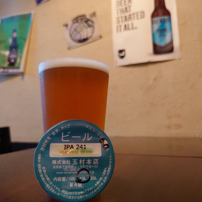 halfyardshiki's tweet photo. 三連休とても盛り上がり、ビールの回転が早いです!志賀高原ビールまた1tIPA、志賀高原IPA Harvest Brew、忽布古丹斜陽の刻開栓しました!本日ももよろしくお願いいたします!
#志賀高原ビール #FREMONT #サンクトガーレン
#Stoup #twoRabbits #反射炉ビヤ #West Coast Brewing https://t.co/5mlqoWRWq4