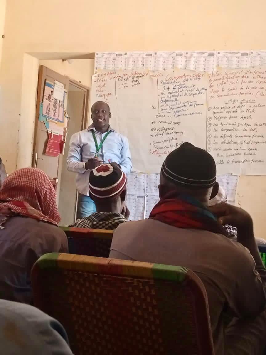 ONG_Amedd's tweet photo. Atelier Communal d'information, Sensibilisation et de Formation des acteurs sur la loi Foncière Agricole dans le cadre de la mise en place des CoFo dans les Communes de #Fatoma et #Soroli dans la région de #Mopti. Le projet est financé par #PNUD et mis en œuvre par #ONG_AMEDD. https://t.co/PoVEMj6cMu