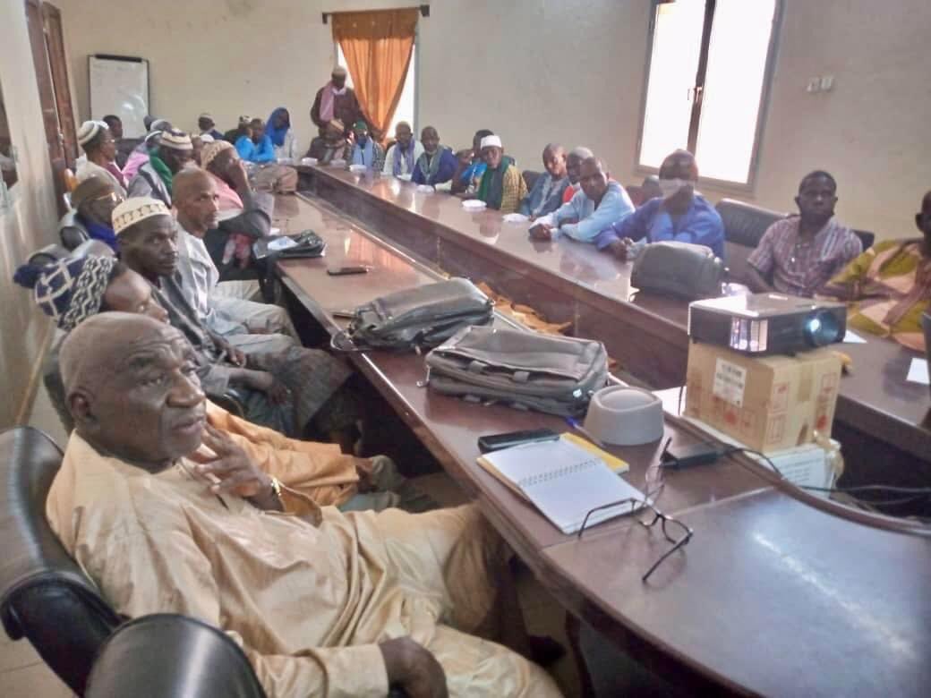 ONG_Amedd's tweet photo. Atelier Communal d'information, Sensibilisation et de Formation des acteurs sur la loi Foncière Agricole dans le cadre de la mise en place des CoFo dans les Communes de #Fatoma et #Soroli dans la région de #Mopti. Le projet est financé par #PNUD et mis en œuvre par #ONG_AMEDD. https://t.co/PoVEMj6cMu