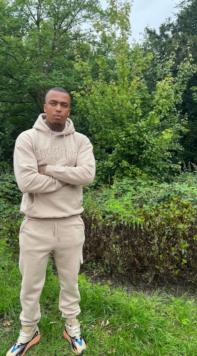 . (@dveuhh) on Twitter photo 