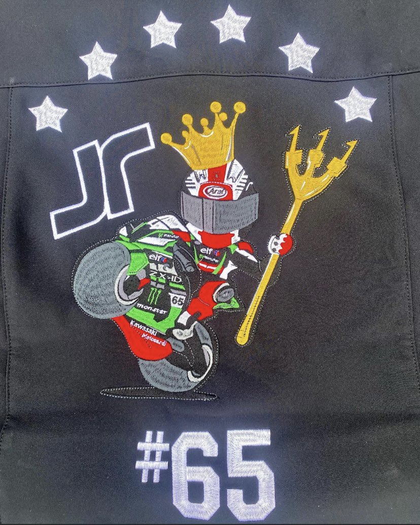 RachelOrr2405's tweet photo. We are ready to show our support to the one and only @jonathanrea in Portugal. Loving our body warmers!! JR watch out for us 😂 #jonathanrea #65 #ourchamp #Kawasaki #NorthernIreland #SixTimeWorldChamp #follow #support #WeAreBackingYou https://t.co/IviSfBm4YO