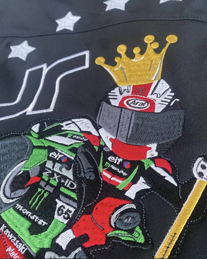 RachelOrr2405's tweet photo. We are ready to show our support to the one and only @jonathanrea in Portugal. Loving our body warmers!! JR watch out for us 😂 #jonathanrea #65 #ourchamp #Kawasaki #NorthernIreland #SixTimeWorldChamp #follow #support #WeAreBackingYou https://t.co/IviSfBm4YO