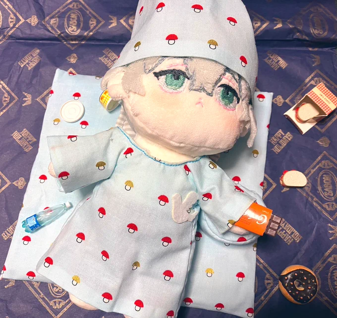 私ピーナッツオペラ!こっちは夜中に豪遊した後ふと明日提出の課題があることに気づいた命知らずぬいと腐男子ぬいと翌日グリムのふりをして逃れようとする腐男子ぬい! 