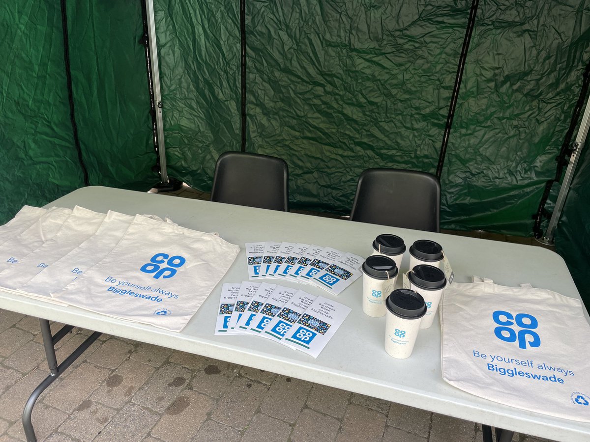 JewlzMulholland's tweet photo. In town today with ‘Future Action Biggleswade’ and our local Member Pioneer Samantha, talking to people about @coopuk commitments to sustainability &amp; Co-operating for a Fairer Planet on behalf of Biggleswade RDC and #CoopNMC as part of #GreatBigGreenWeek because #ItsWhatWeDo 🌍💙 https://t.co/8bTDJcO0zr