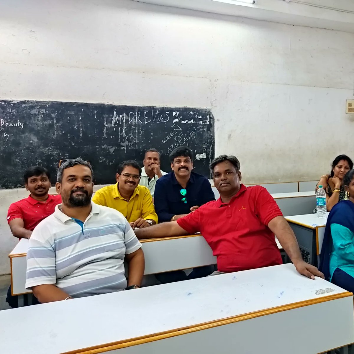 Venkat3681's tweet photo. Back in the classroom. Batch of 2002, BBA, Guru Nanak College.
#gnc #backtocollege #bbastudents #bba #2002batch #gurunanakcollege #backtoclassroom #backtoclass #nostalgia #nostalgic #nostalgie https://t.co/DFBq8uDyCW