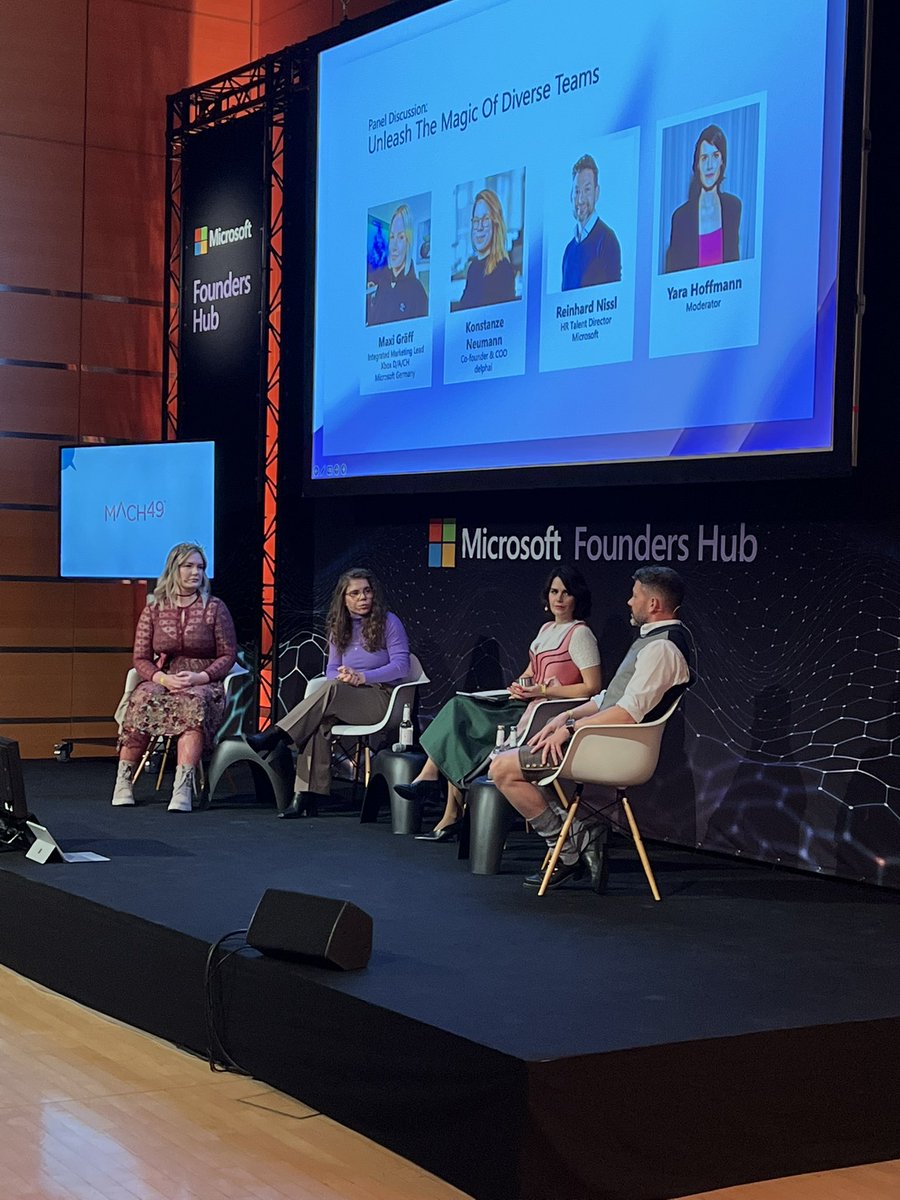 LenaRogl's tweet photo. „Having a culture of learning, dialogue and empathy is crucial for diverse and inclusive companies. It’s crucial to be successful.“ 
@RNissl @MicrosoftDE #bits22 https://t.co/ZdBj00u7RS