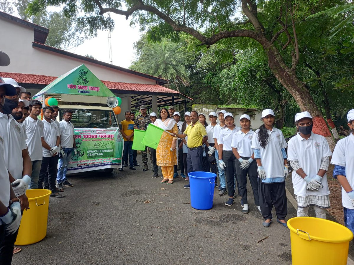 📍पर्यटन स्वच्छता पखवाड़ा कार्यक्रम को लेकर आज अपने आवासीय कार्यालय परिसर से जागरुकता रथ को किया रवाना।

📍स्वच्छता की शुरुआत अपने घर से होती है।

📍28 सितंबर को स्वच्छ समाहरणालय कार्यक्रम,सभी अधिकारी,कर्मी मिलकर करेंगे समाहरणालय परिसर की सफ़ाई व पौधारोपण।
<a href="/JharkhandCMO/">Office of Chief Minister, Jharkhand</a>