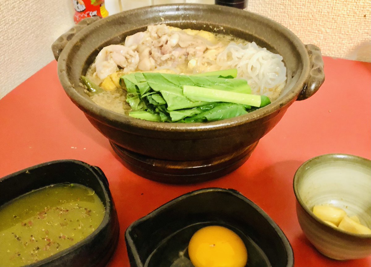 HIROMORITATOKYO's tweet photo. 夕食
 鶏すき

砂糖不使用
料理に甘味はあまり求めてない
具材は鶏もも肉、油揚げ、豆腐、小松菜、白滝
生卵、グリーンカレー、味変のニンニクで食べた

#おうちごはん
#すきやき
#鳥もも肉
#chicken
#thigh
#muslodepollo
#cuissedepoulet
#鸡腿
#jītuǐ https://t.co/HJjl12HKsR