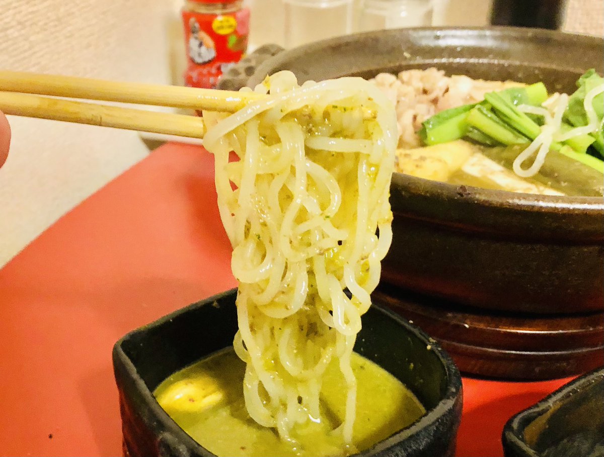 HIROMORITATOKYO's tweet photo. 夕食
 鶏すき

砂糖不使用
料理に甘味はあまり求めてない
具材は鶏もも肉、油揚げ、豆腐、小松菜、白滝
生卵、グリーンカレー、味変のニンニクで食べた

#おうちごはん
#すきやき
#鳥もも肉
#chicken
#thigh
#muslodepollo
#cuissedepoulet
#鸡腿
#jītuǐ https://t.co/HJjl12HKsR