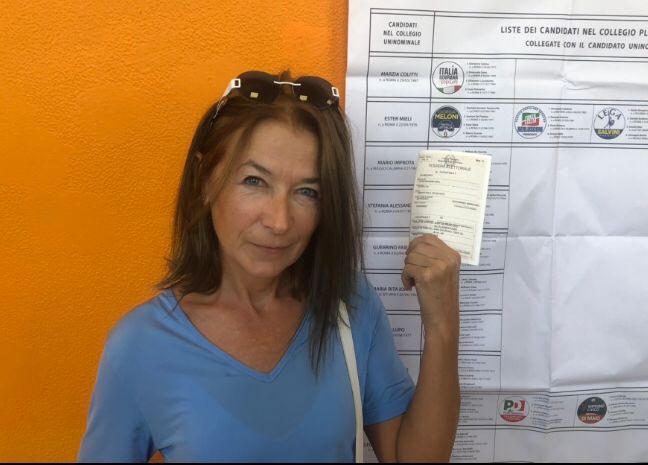dorota1010's tweet photo. Primo voto da cittadina italiana, dopo 15 anni in Italia. Da ucraina che ha conosciuto l’oppressione dell’Unione Sovietica la mia scelta non poteva che essere per chi difende la libertà e la democrazia: @FratellidItalia #GiorgiaMeloni https://t.co/I4fMOTz82n