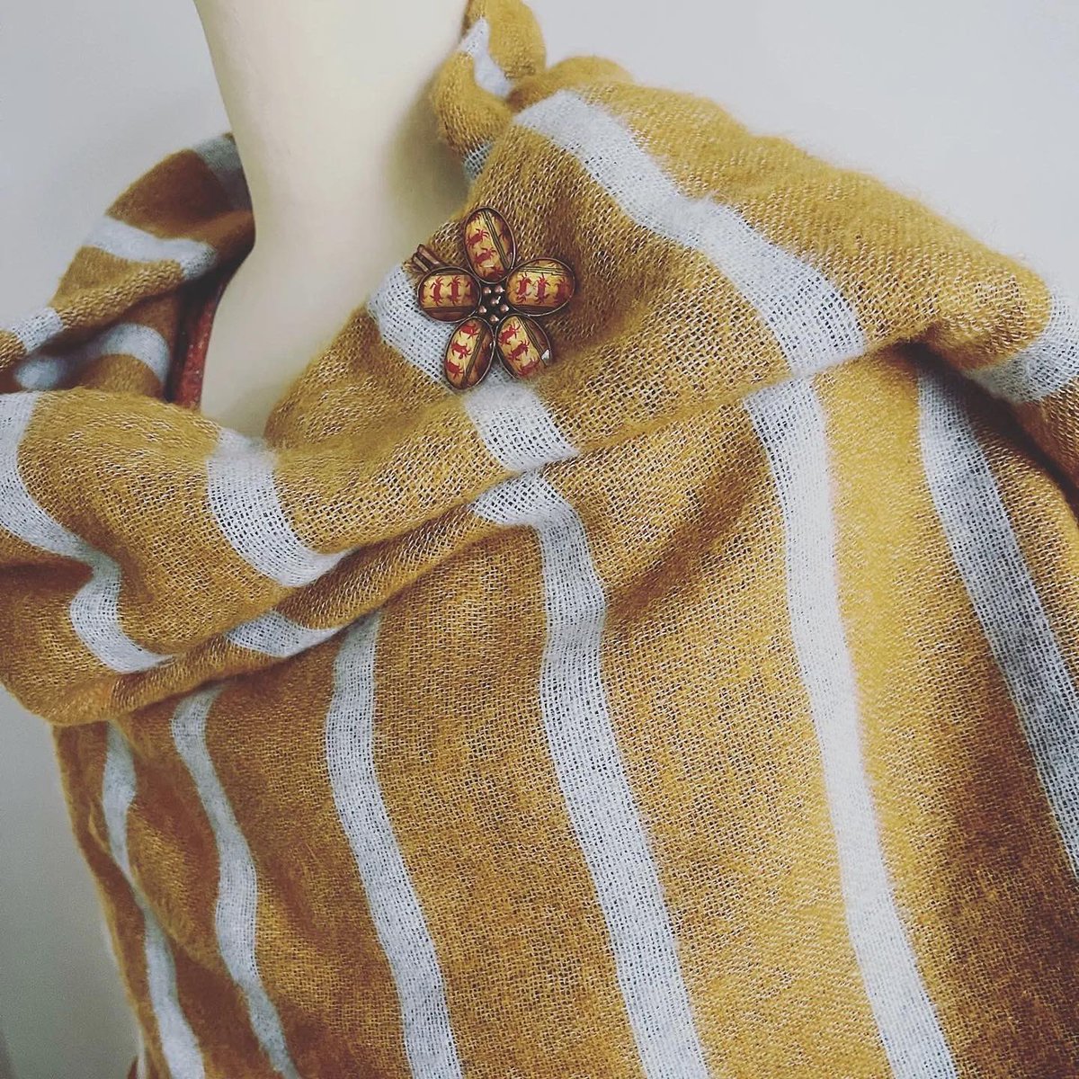 mikakotamaru's tweet photo. 🦀Attractive Metallic Color And Crab
It is a flower scarf clip using the resin part from the "Crab Series." The antique atmosphere matches the crab pattern.
https://t.co/aTMonHkmop
#scarfclip #scarfclasps #scarfbucle #scarfjewelry #scarfring #scarfclamp #brooch #scarfbrooch https://t.co/hK8kEP7llD