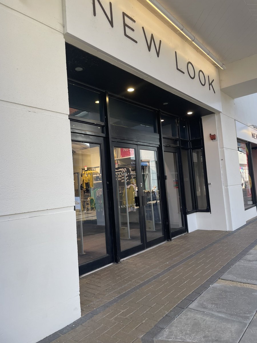 ChloeBethG's tweet photo. @NewLookHelp So I’ve just done a 20 mile round trip to return a item and waited over 25 mins in Chippenham for your store to still be closed. When it quite clearly states online it’s open at 10am. https://t.co/aIYYd9IvsL