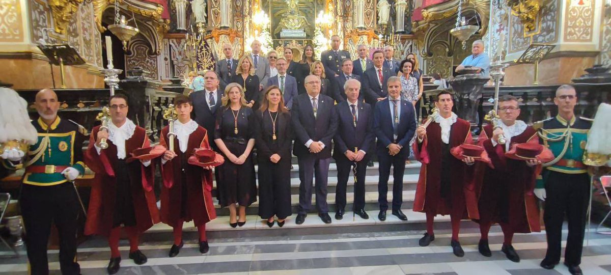 LuisSalvador's tweet photo. #Granada también es una ciudad de patrimonio, historia y tradiciones. Y en muchas de ellas la Virgen de las Angustias, la patrona de la ciudad, es la protagonista. Este mes hemos tenido la ofrenda floral, los votos de la ciudad y esta tarde la procesión. Con miles de granadinos. https://t.co/SdkY5ugqMW