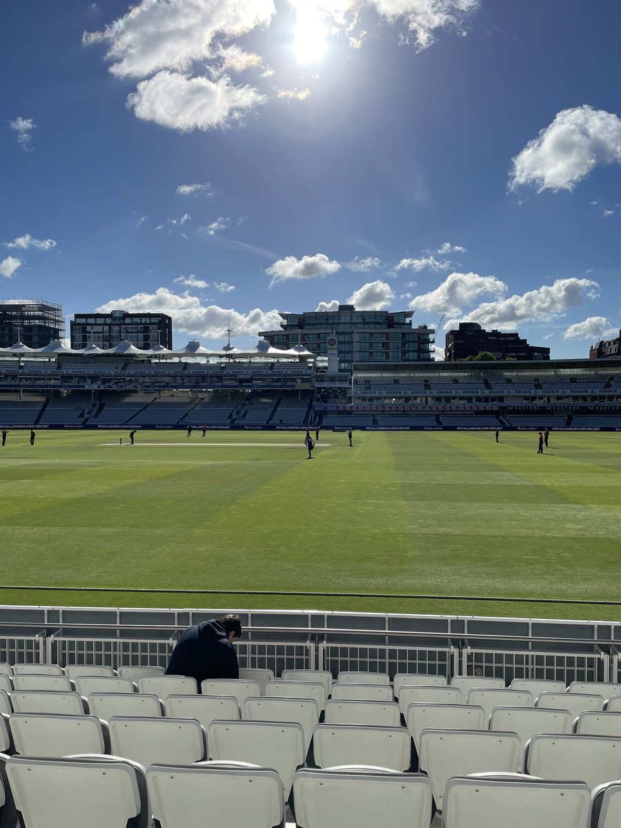 gudge76's tweet photo. Come on Diamonds!🏏💎@North_Diamonds @HomeOfCricket https://t.co/IrPSYbGWhf