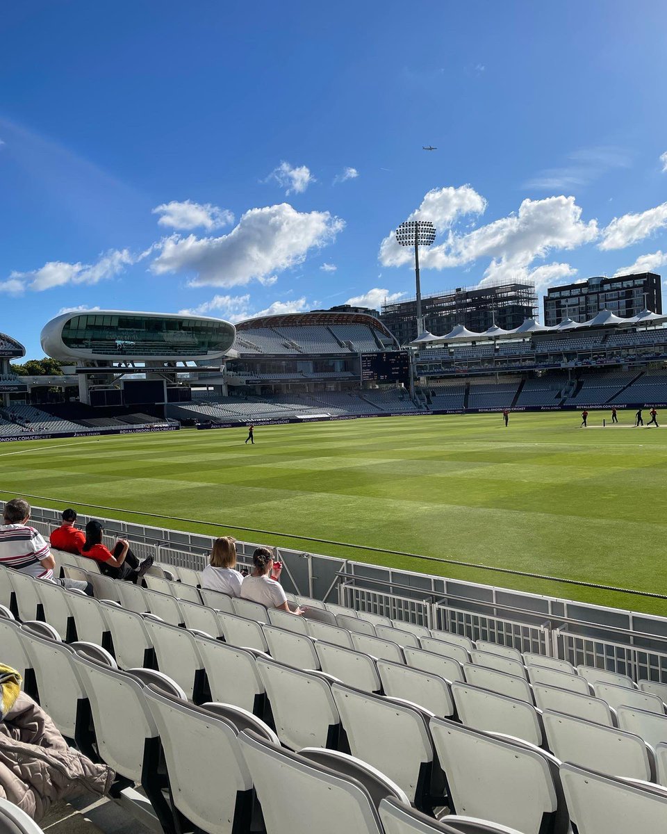 gudge76's tweet photo. Come on Diamonds!🏏💎@North_Diamonds @HomeOfCricket https://t.co/IrPSYbGWhf