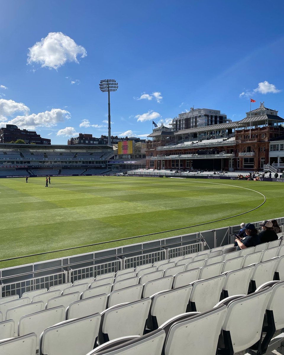 gudge76's tweet photo. Come on Diamonds!🏏💎@North_Diamonds @HomeOfCricket https://t.co/IrPSYbGWhf