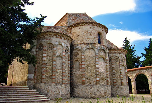 ArteCalabria's tweet photo. Arte e Architettura in Calabria: OSMOSI ARCHITETTONICA tra BIZANTINI e NORMANNI https://t.co/1zRMhORAjA
In #Calabria ci sono alcuni edifici religiosi #medievali che racchiudono stili architettonici di differenti #cultura Bizantina e Normanna
#arte #History #histoire #Historia https://t.co/7OOulHtOdP
