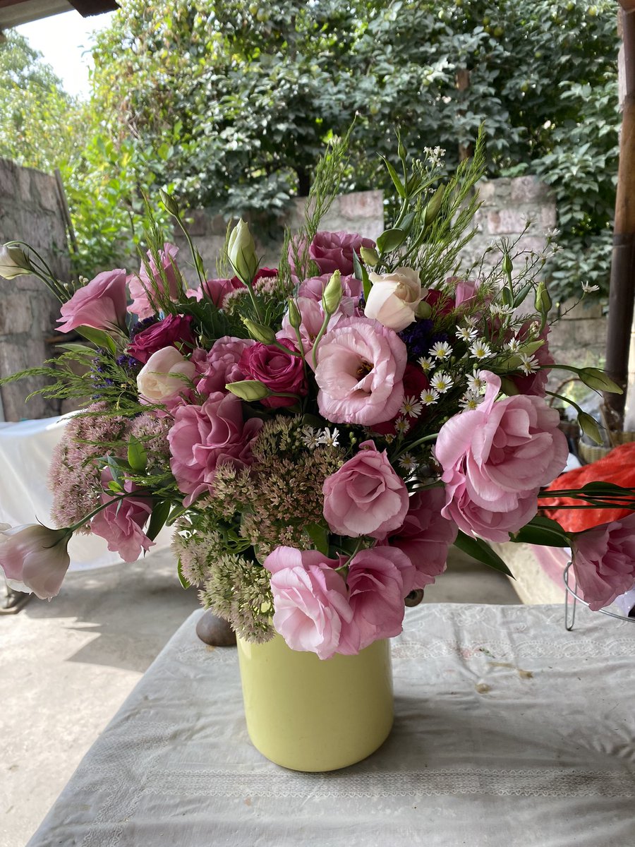 Die kleinen schönen Dinge und Momente im Leben genießen. Das Leben in #Armeniens #Syunik Region geht trotz #Kriegsgefahr weiter.
Ich habe so viel von diesen braven Menschen zu lernen.