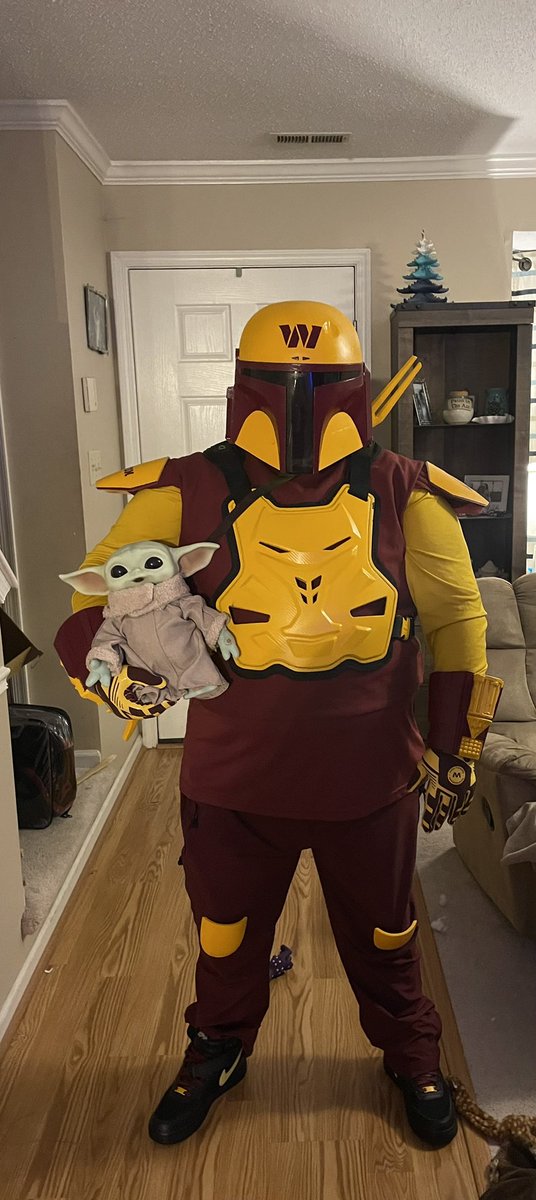 Copo_72's tweet photo. Heard there was a bounty on some dirty birds @FedExField today #Commanders #HTTC #ThisisTheWay #Mandos https://t.co/rCaa4JwLs7
