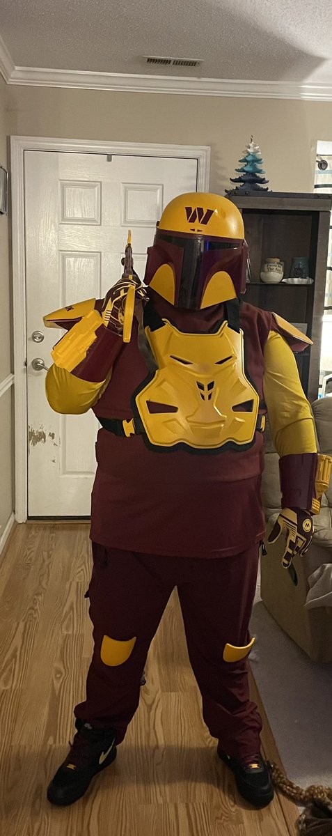 Copo_72's tweet photo. Heard there was a bounty on some dirty birds @FedExField today #Commanders #HTTC #ThisisTheWay #Mandos https://t.co/rCaa4JwLs7