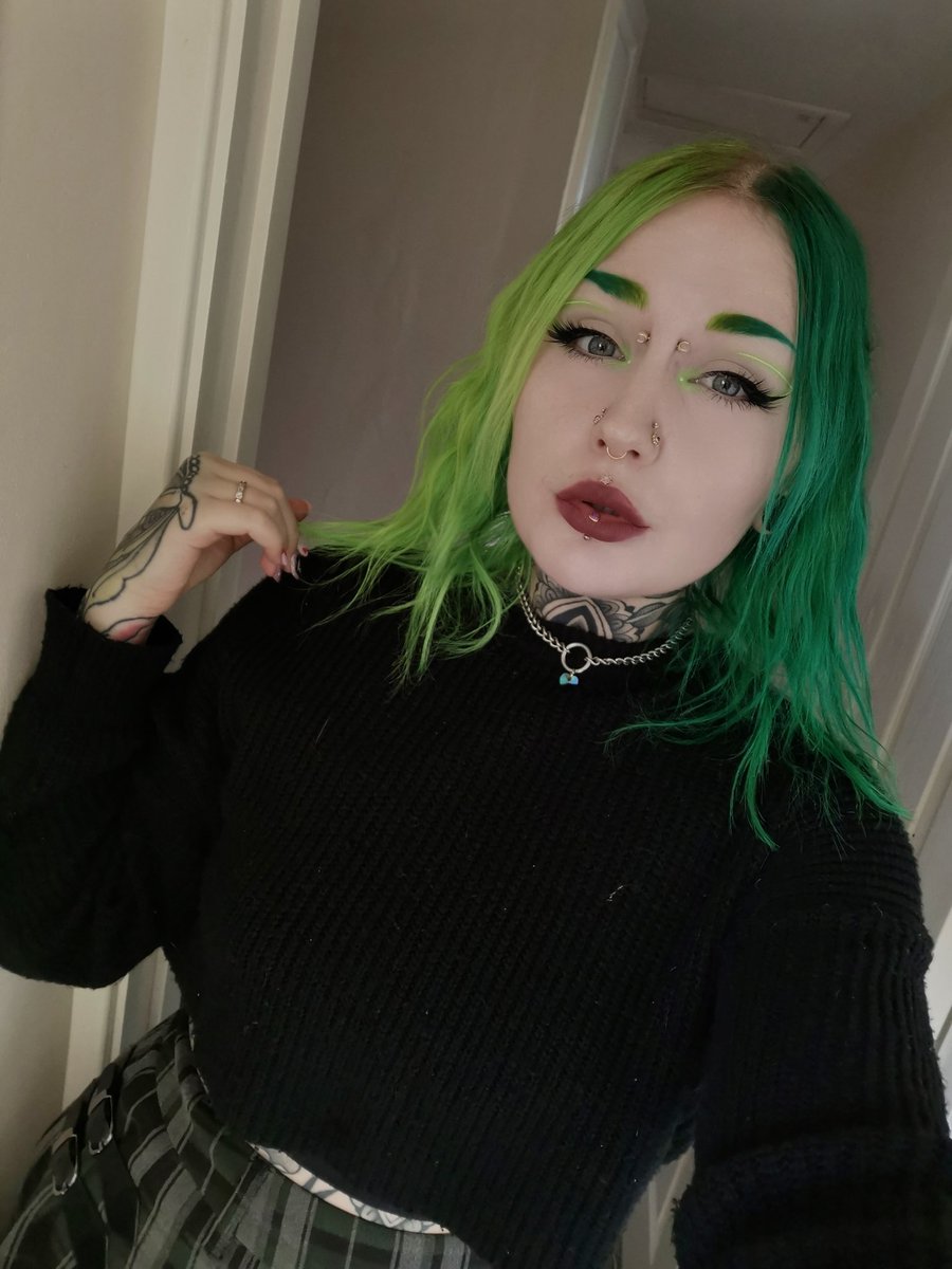 holly crypt 🕷️ tweet media