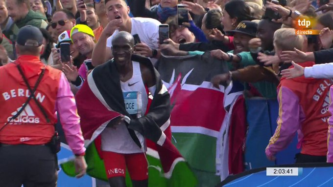 Runedia's tweet photo. Resultados de la maratón de Berlín 2022 👇

Hombres:
1- E. Kipchoge 🇰🇪 2:01:09 WR
2- M. Korir 🇰🇪 2:05:58
3- T. Abate 🇪🇹 2:06:28

Mujeres:
1- T. Assefa 🇪🇹 2:15:37 CR
2- R. Wanjiru 🇰🇪 2:18:00
3- T. Abayechew 🇪🇹 2:18:03

#berlinmarathon2022 https://t.co/ZWyEvmIE4m