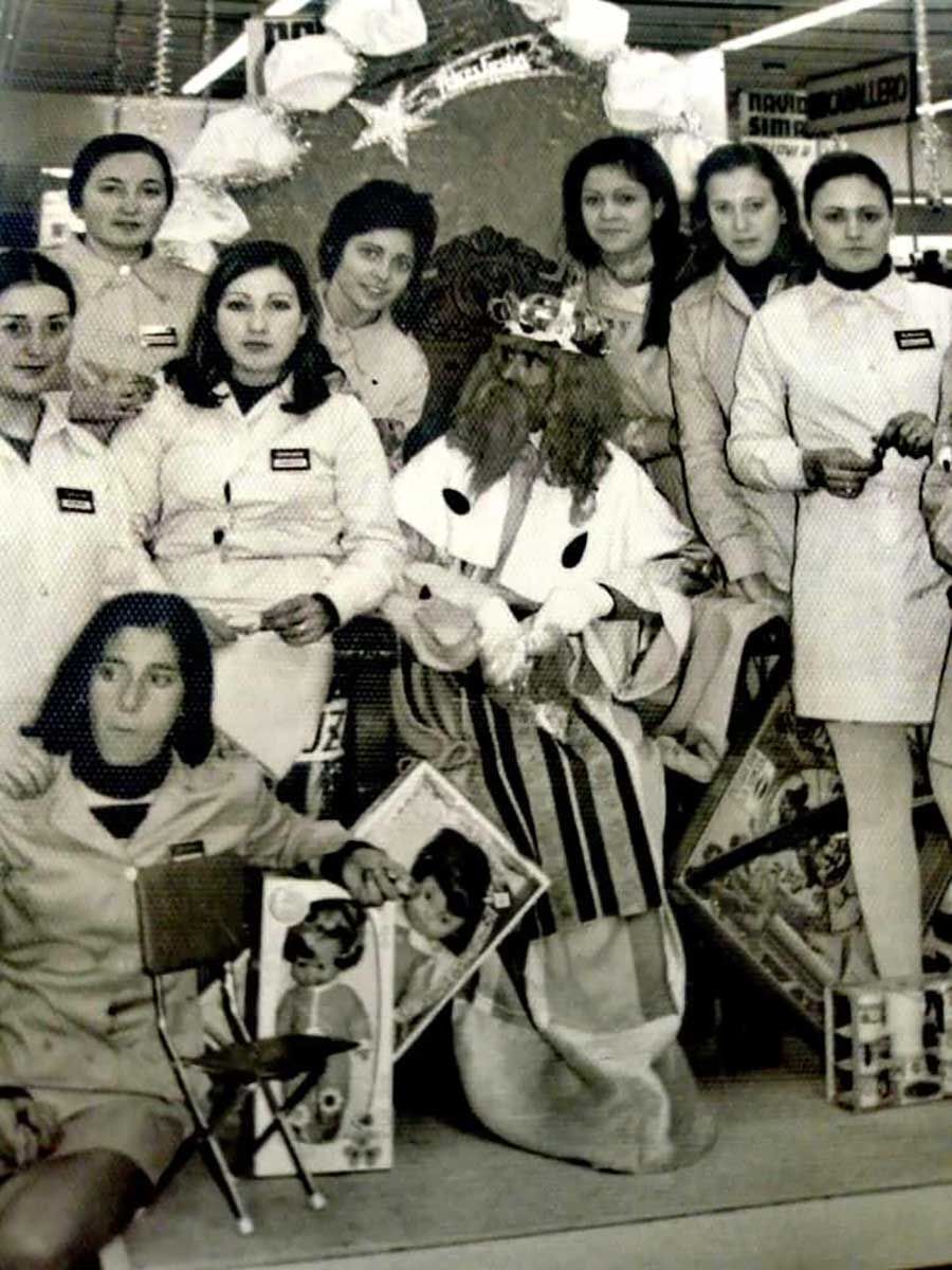 cordoba's tweet photo. #Simago, imágenes para el recuerdo de la #CórdobaEsp de los 70 y los 80. Hace medio siglo que estos almacenes populares abrían en Jesús y María 
+ info 👉https://t.co/aK0Fu8dizA https://t.co/HzZu57gzoz