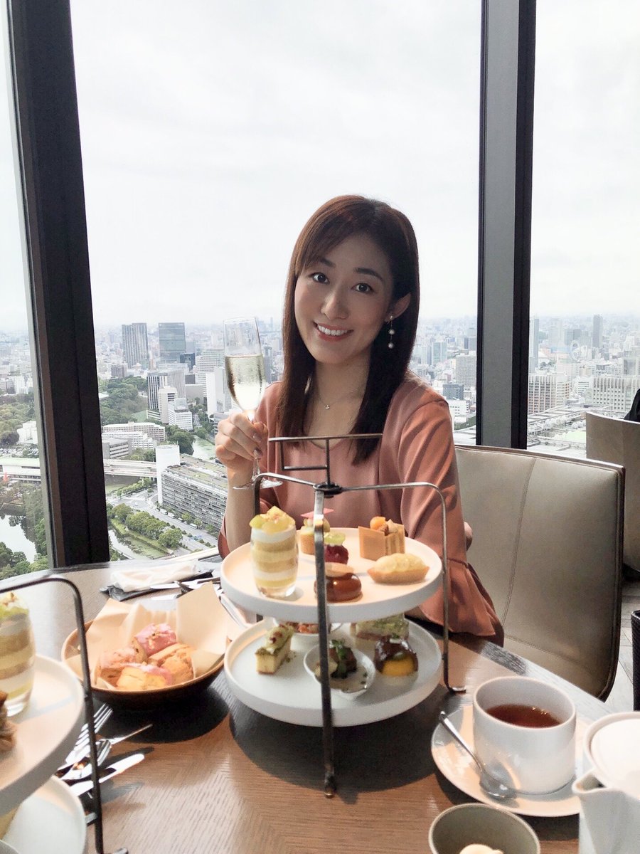 azu_0428's tweet photo. こんばんは🌙
皆さま連休はいかがお過ごしでしたか？
私は繁忙期の疲れと緊��を癒す貴重な時間になりました😊

こちら、フォーシーズンズホテル東京大手町のアフタヌーンティーです🫖
テーマはシャインマスカット🍇
季節もすっかり秋ですね😌

#アフタヌーンティー #フォーシーズンズホテル https://t.co/lkrYvsvXOy