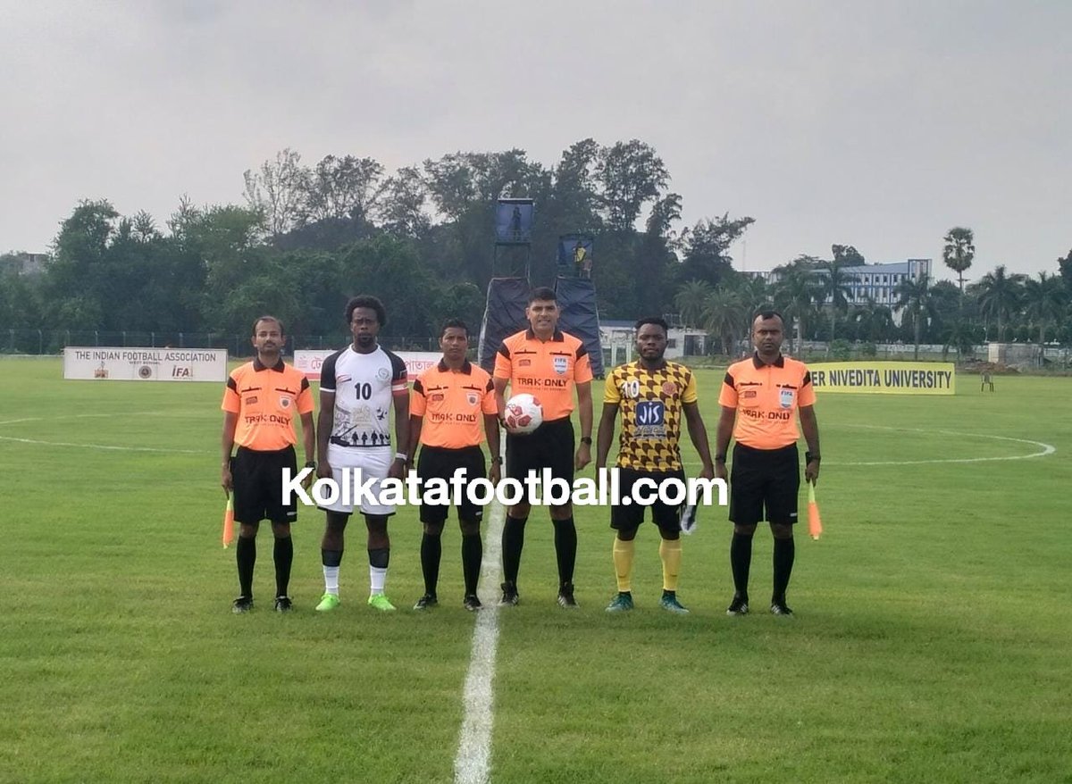 Kol_Football's tweet photo. Calcutta Football League Premier A Super Six 

Half Time 
Mohammedan SC 1-0 Aryan Club 👇
https://t.co/1Pw1HOZNxZ

Emami East Bengal 0-0 Kidderpore Club 👇
https://t.co/B4k6XmI1w6

#CalcuttaFootballLeague #KolkataFootball #EmamiEastBengal #MohammedanSC #KidderporeClub #AryanClub https://t.co/c3lufVYJqo