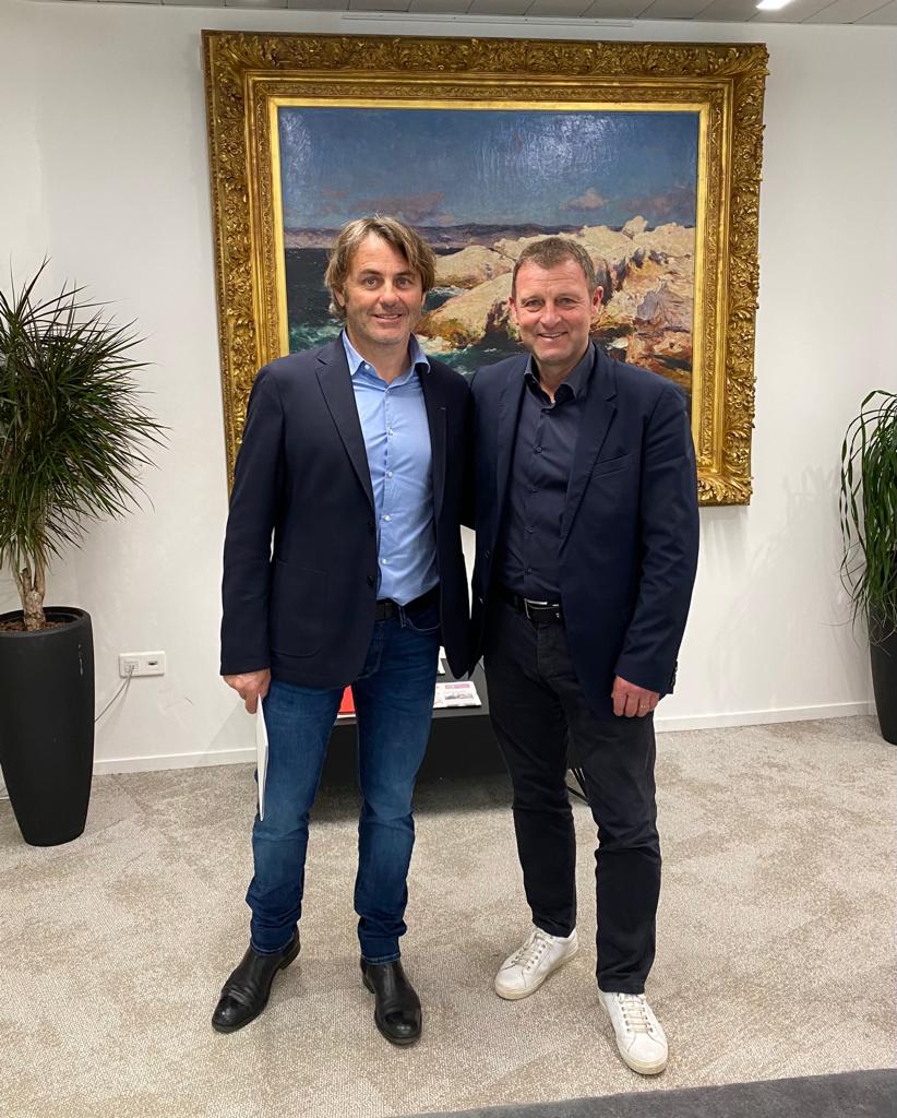 L'ENVSN accueille <a href="/YannickBestaven/">YANNICK BESTAVEN</a> dans son conseil d'administration, vainqueur du <a href="/VendeeGlobe/">Vendée Globe</a> et double vainqueur de la @TransatJV, à l'origine du dispositif "Marins d'exception"
#sailing #nomination #vendeeglobe #marinsdexception #courseaularge <a href="/Sports_gouv/">Ministère des Sports 🇫🇷</a> <a href="/MerGouv/">Mer et Pêche</a>