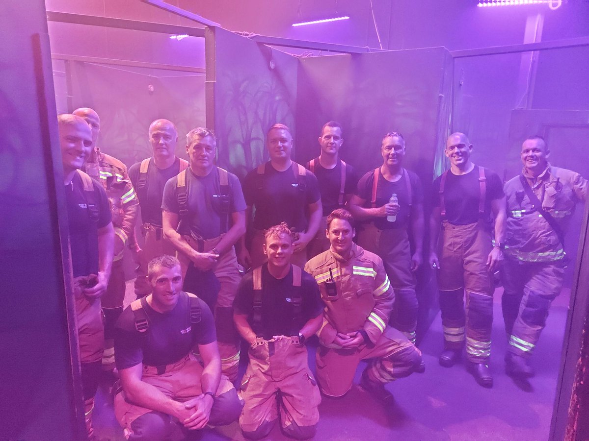 WYFRS's tweet photo. Exciting day at work for our Pontefract Green Watch and Castleford Red Watch, alongside @NorthYorksFire ๐
Crews conducted a cross border training exercise at #LaserZone Castleford, simulating a persons reported building fire.
Pew Pew Pew!
#TrainingExercise https://t.co/0JwChPnsE5