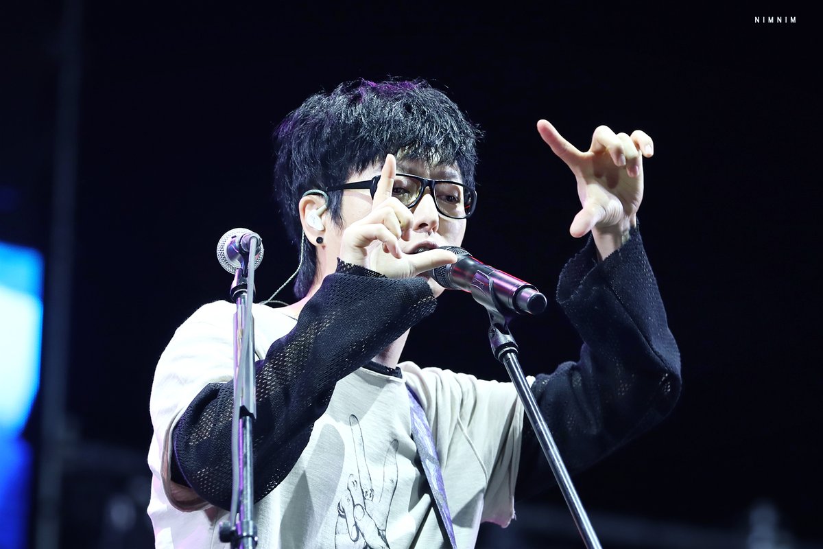 nimnim1125's tweet photo. 220924 렛츠락 페스티벌 #국카스텐 #하현우 

오랜만에 빈쇼트 찍었어,,,🥹 https://t.co/L4H5xkzA4T